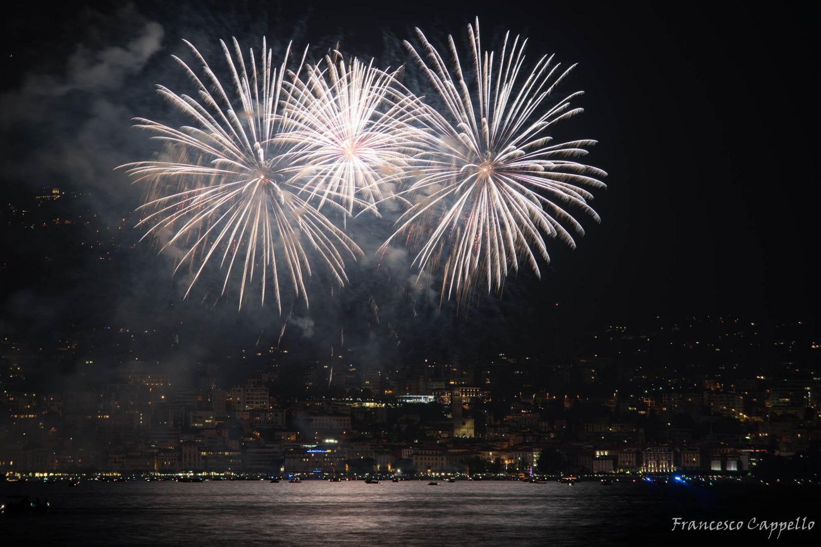 Feuerwerk am Luganersee zum Nationalfeiertag (1)