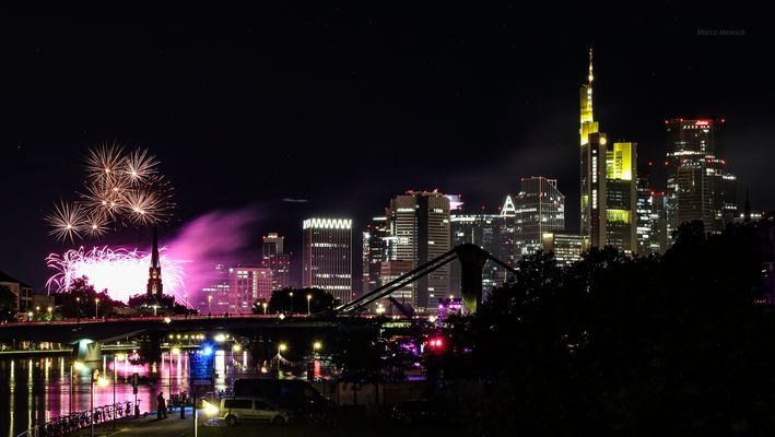 Feuerwerk am Mainufer
