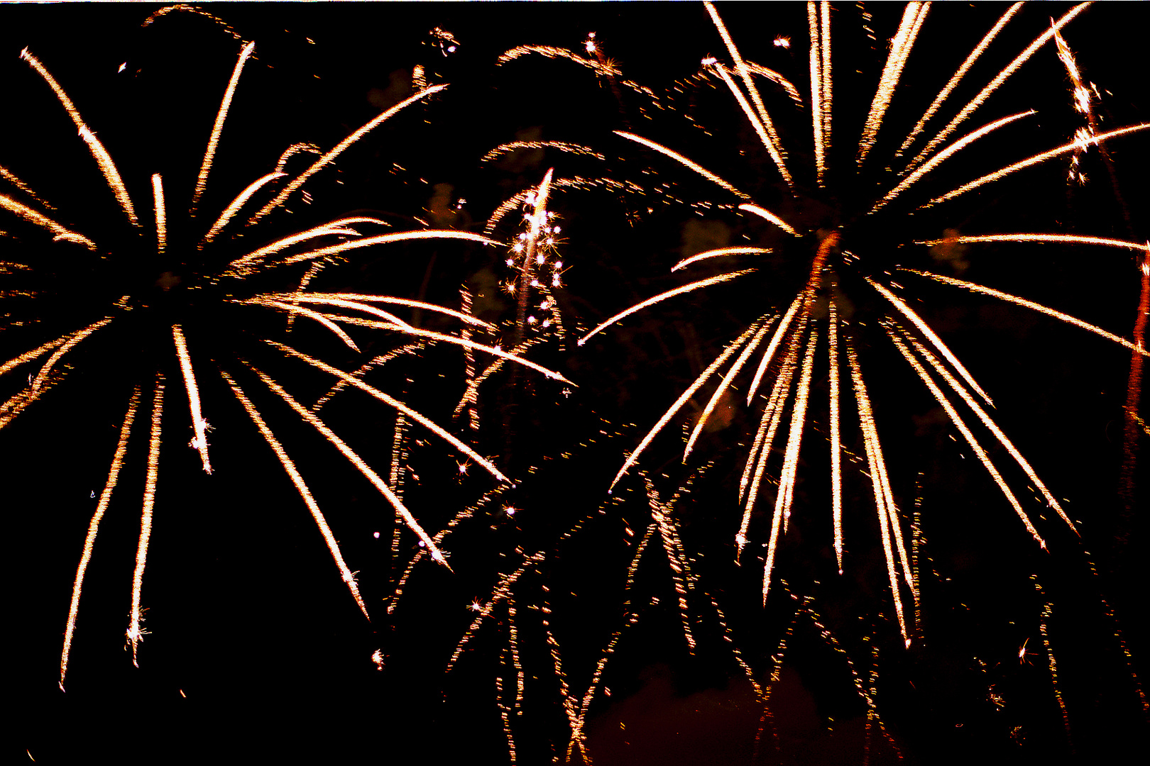 Feuerwerk am Olympiasee in München III