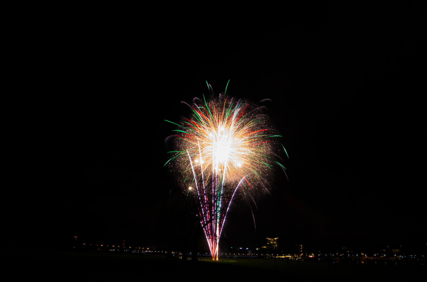 Feuerwerk am Rhein