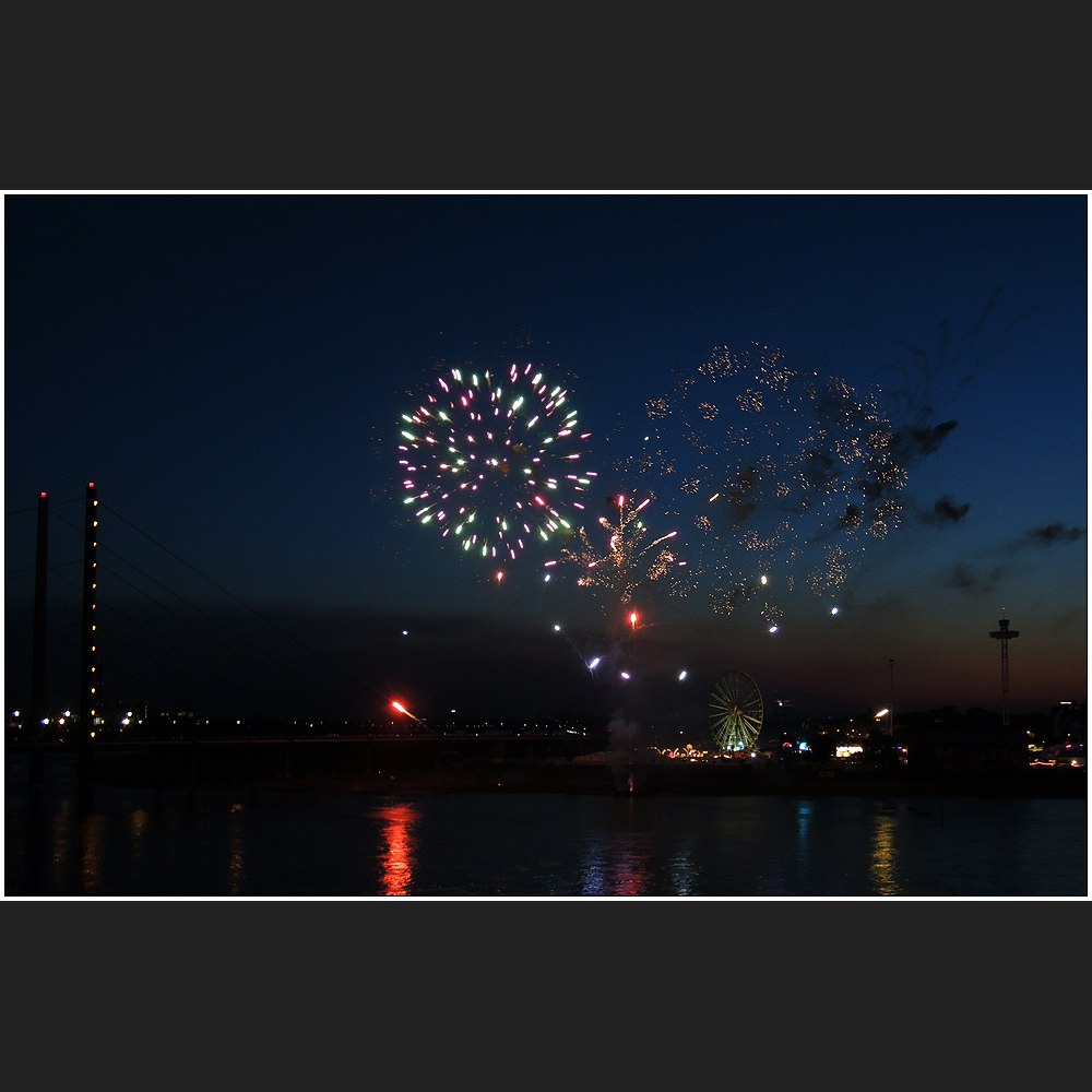 Feuerwerk am Rhein II