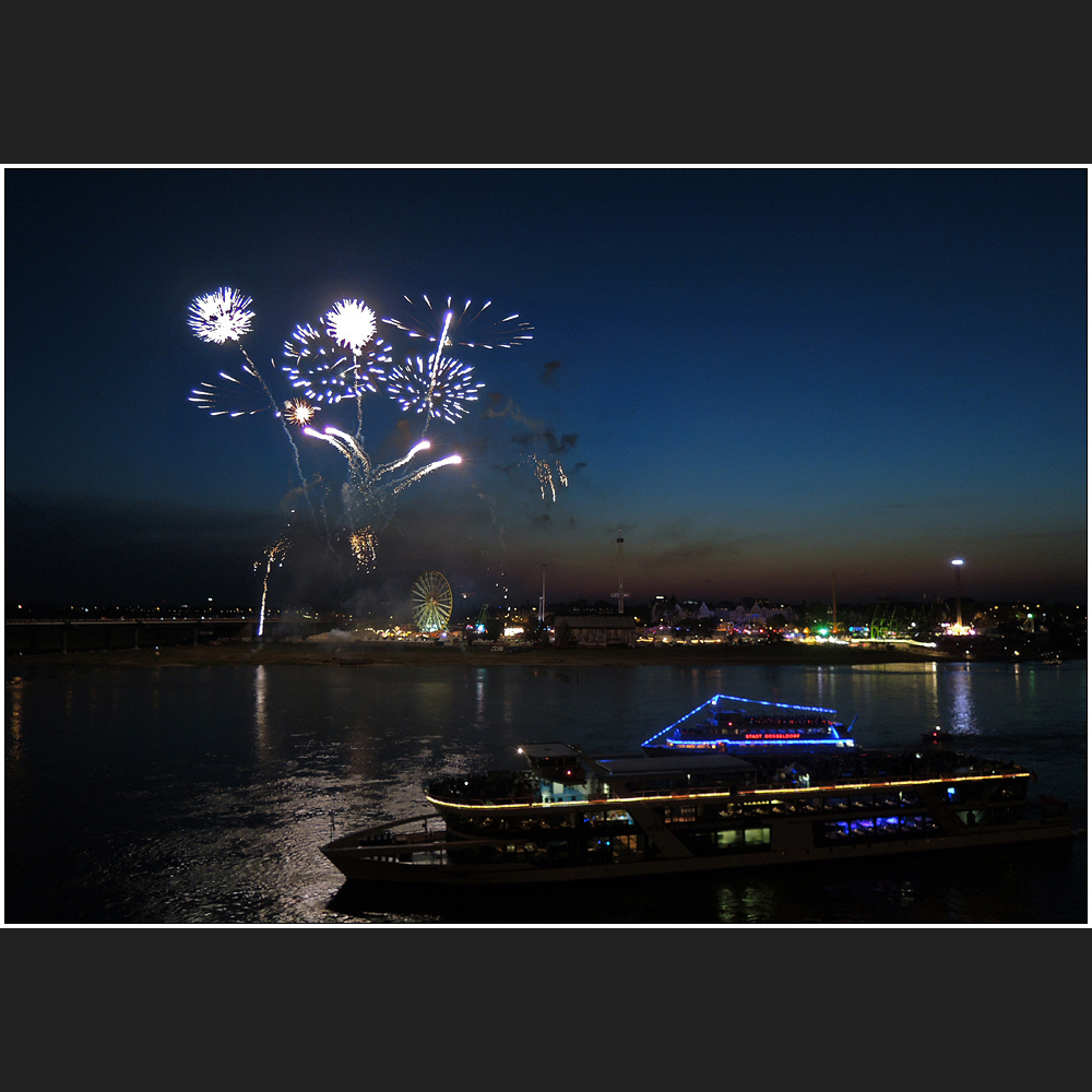 Feuerwerk am Rhein III