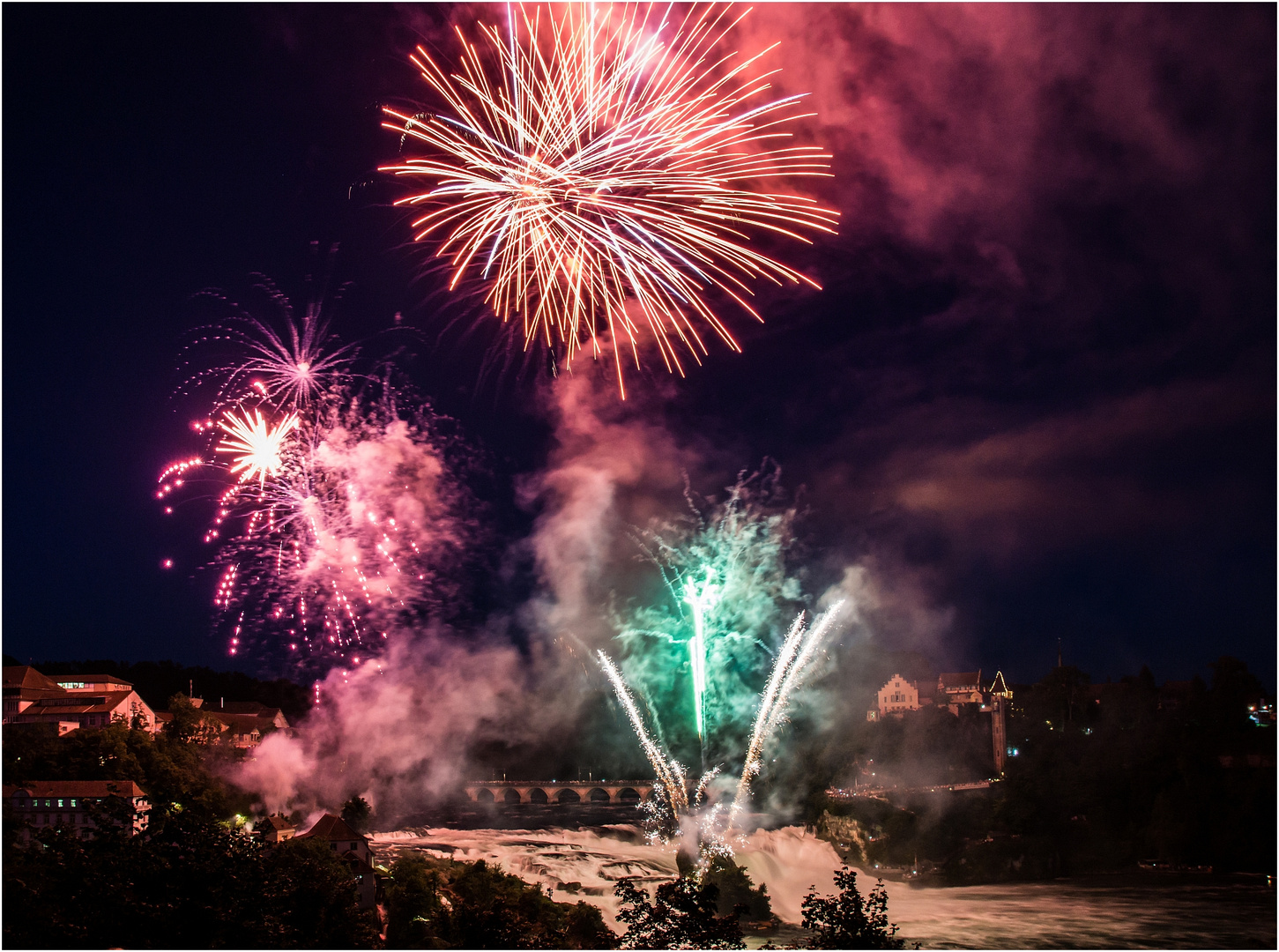 Feuerwerk am Rheinfall bei Schaffhausen I