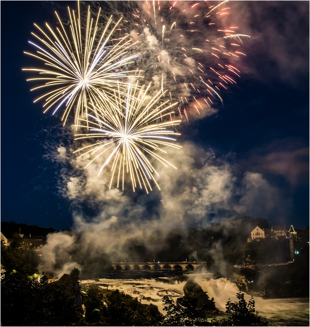 Feuerwerk am Rheinfall bei Schaffhausen III