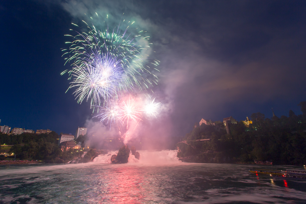 Feuerwerk am Rheinfall