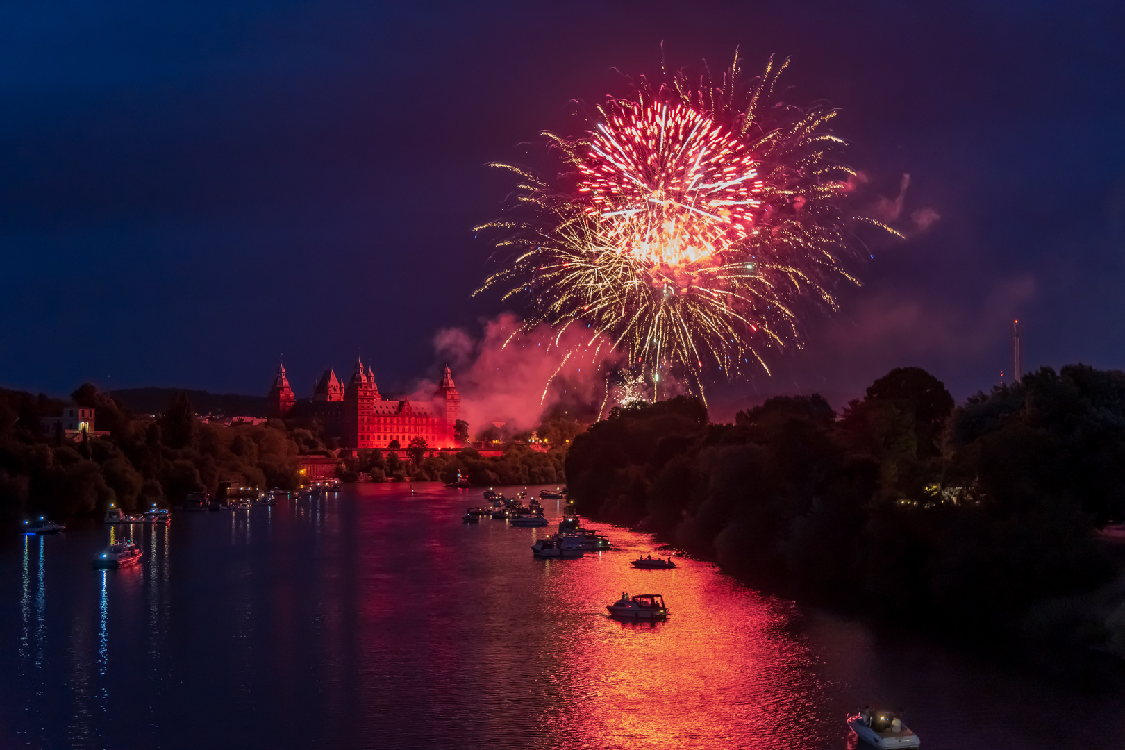 Feuerwerk am Schloss Johannisburg