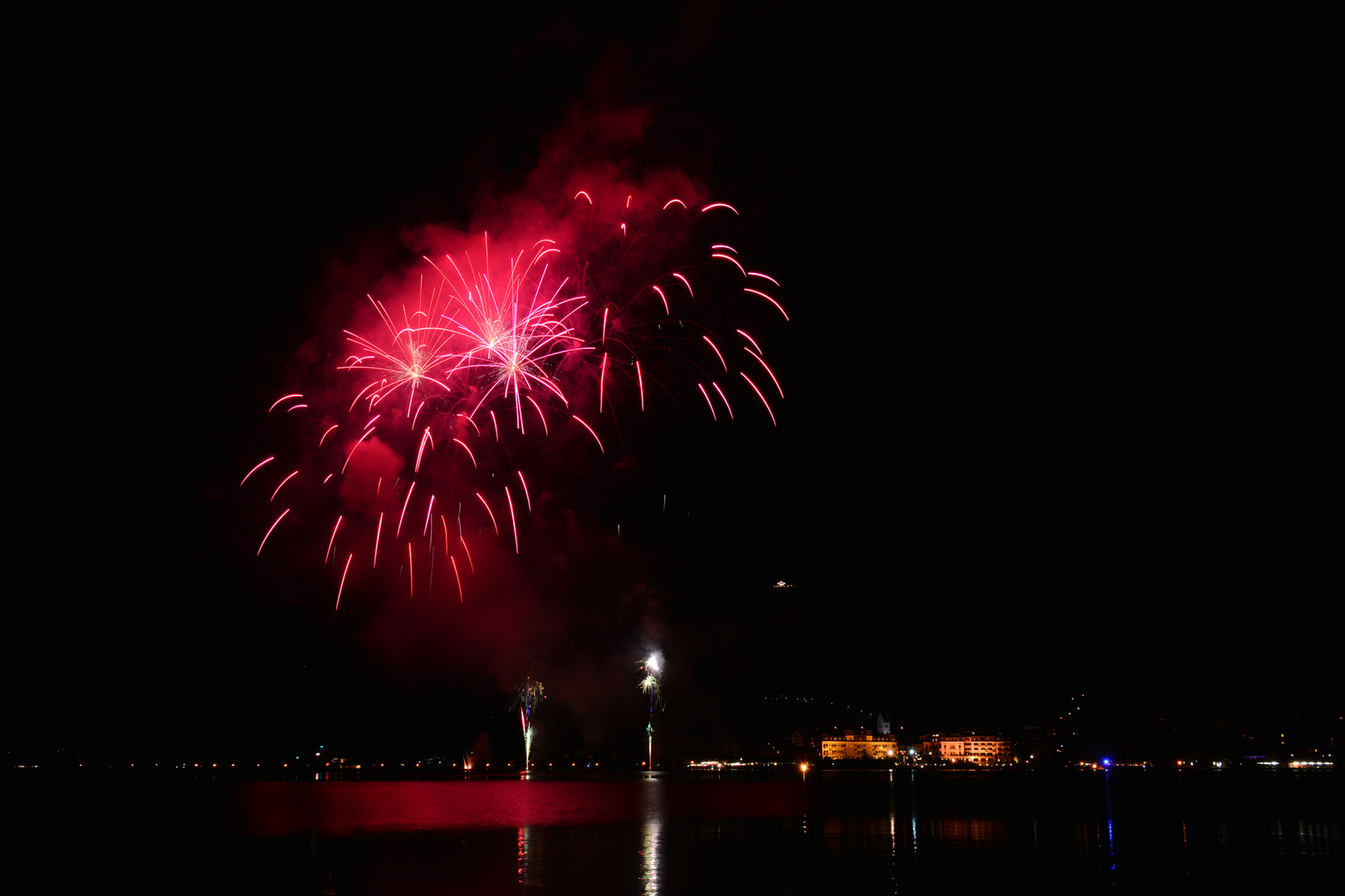 Feuerwerk am See