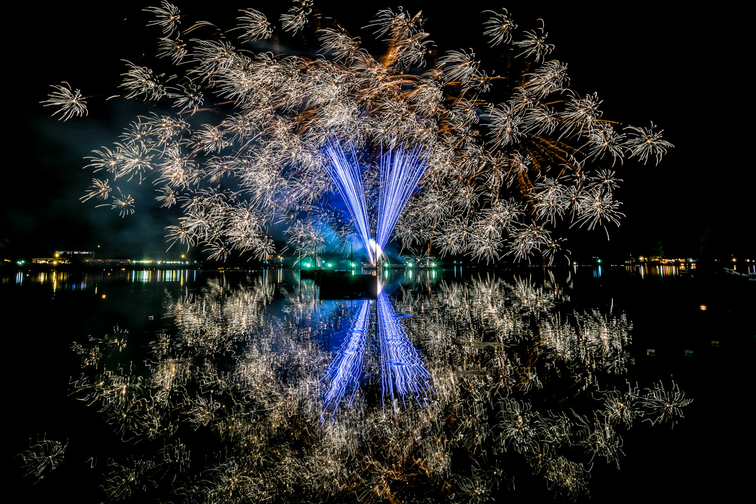 Feuerwerk am See