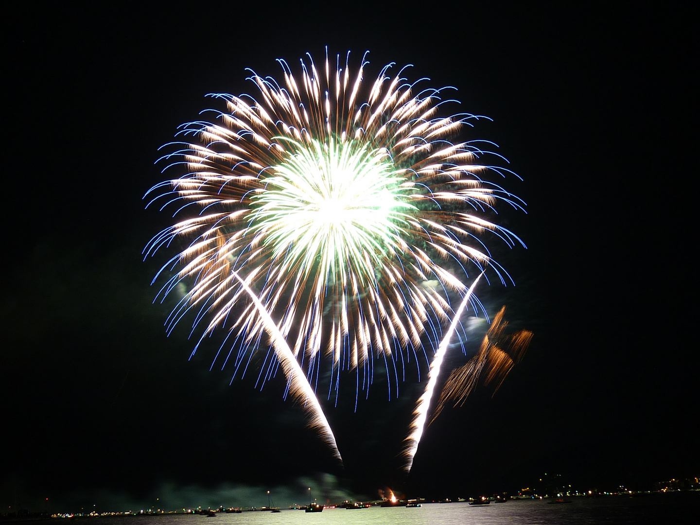 Feuerwerk am See