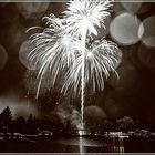 Feuerwerk am See,Regen auf der Linse