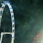 Feuerwerk am Singapore Flyer nach dem Formel 1 Rennen