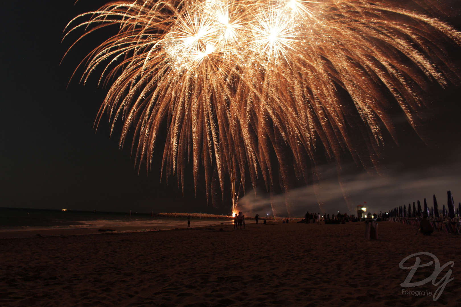 Feuerwerk am Strand