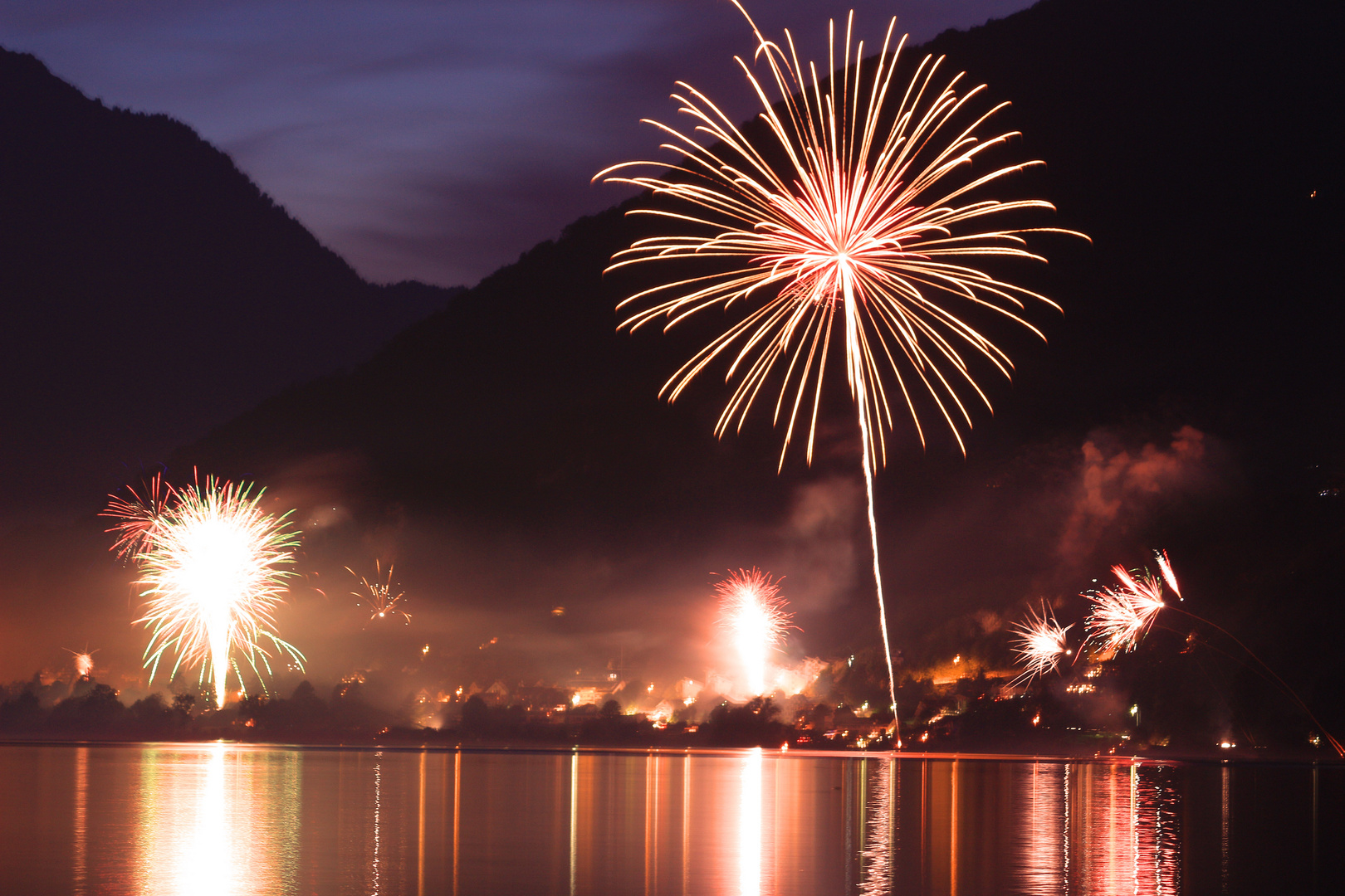 Feuerwerk am Walensee