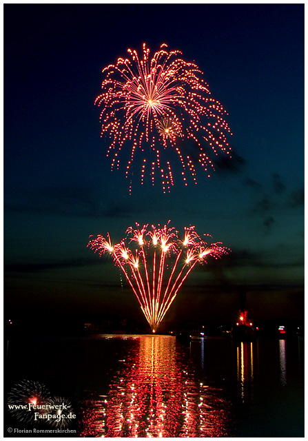 Feuerwerk am Wasser