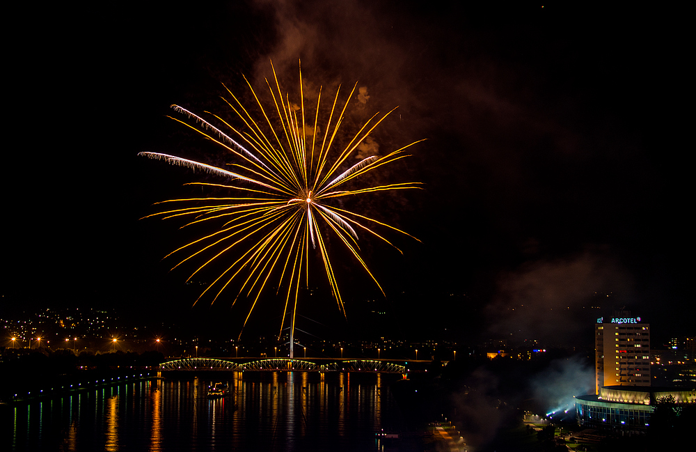 Feuerwerk an der Donaulände/Linz