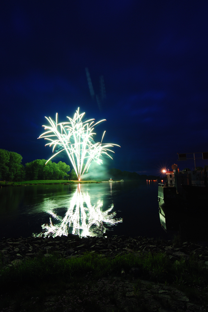 Feuerwerk an der Elbe