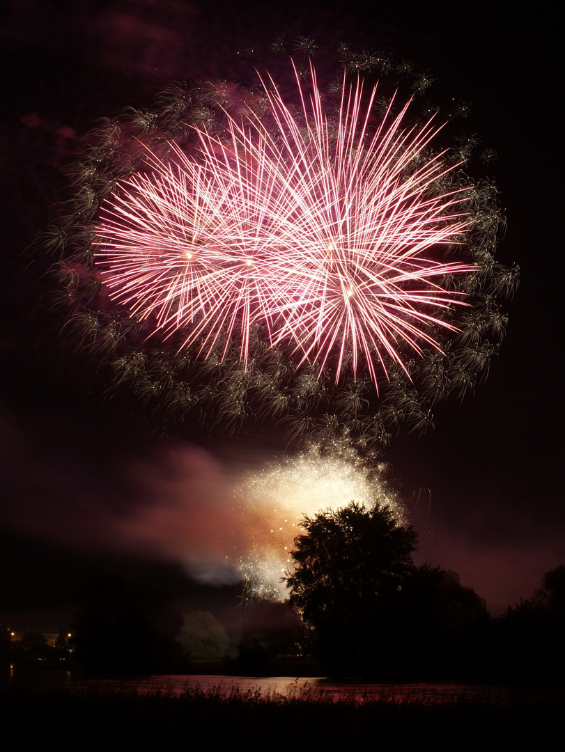 Feuerwerk an der Elbe