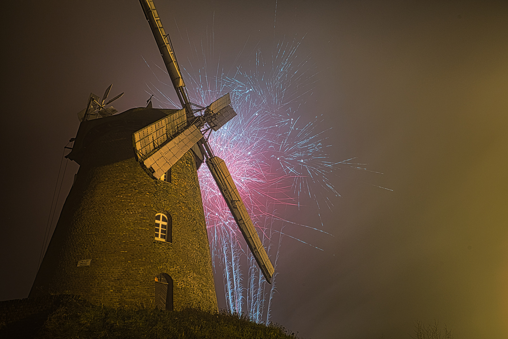 Feuerwerk an der Stommeler Windmühle