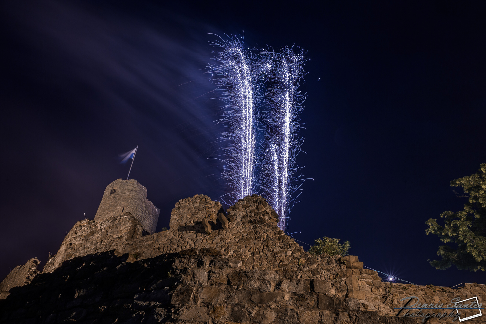 Feuerwerk auf Burg Windeck in Weinheim