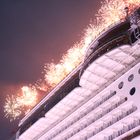 Feuerwerk auf der Disney Dream nach dem erfolgreichen Ausdocken in Papenburg