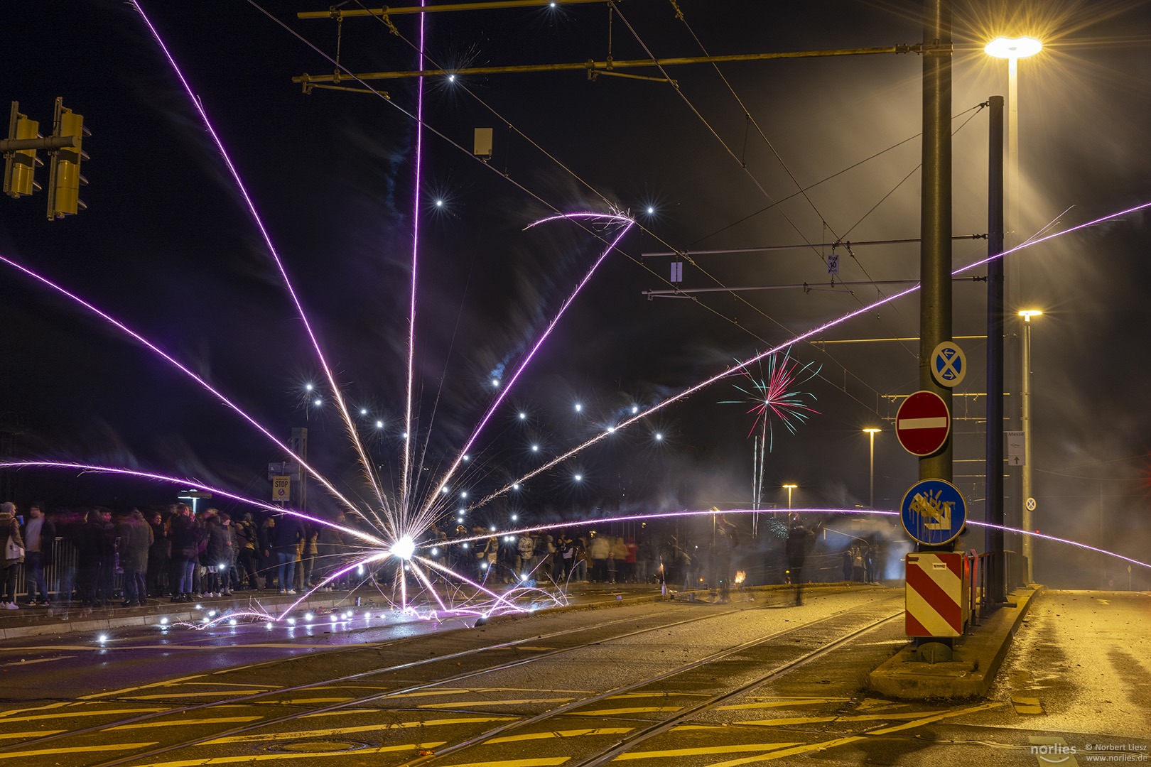 Feuerwerk auf der Gögginger Brücke