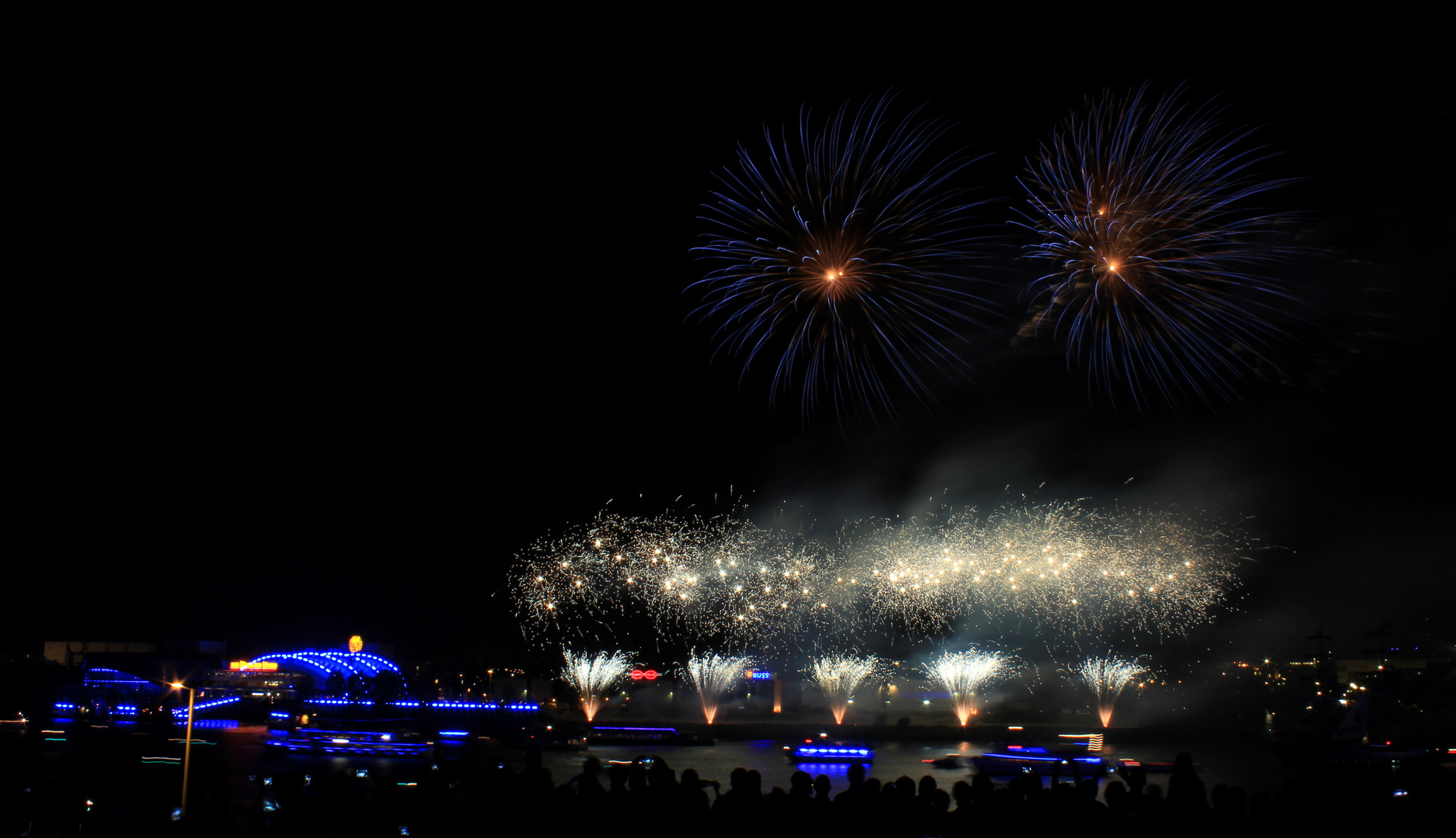 Feuerwerk bei den Hamburger Cruise Days