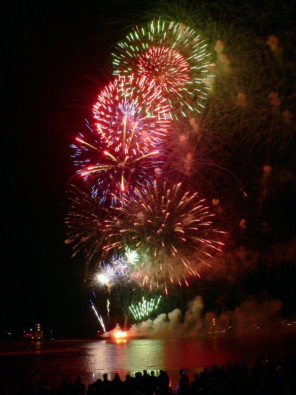 Feuerwerk bei der Sail 2005 in Bremerhaven