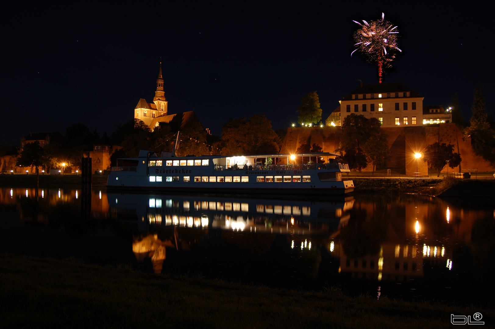 Feuerwerk bei Nacht