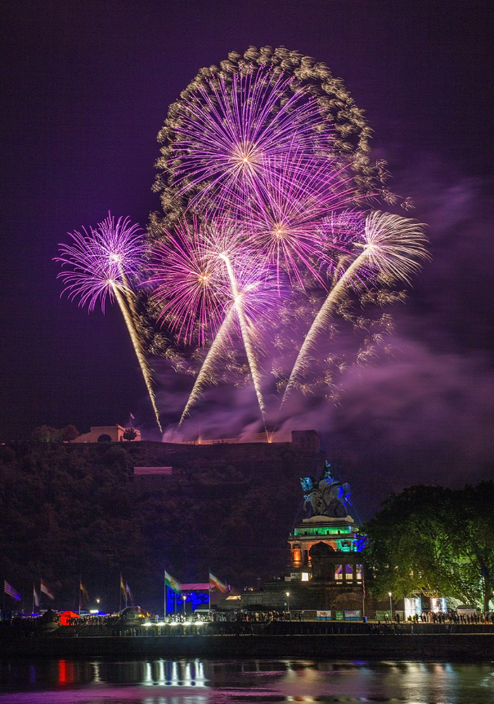 Feuerwerk bei Rhein in Flammen in Koblenz