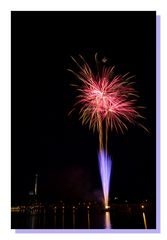 Feuerwerk beim Hafen Kultur Fest in Karlsruhe