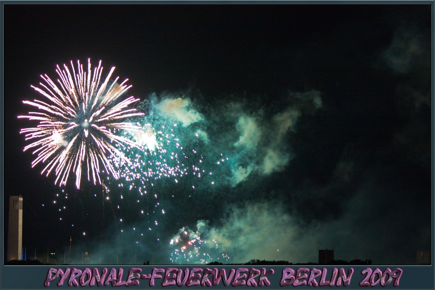 Feuerwerk der Pyronale in Berlin vom Teufelsberg aus