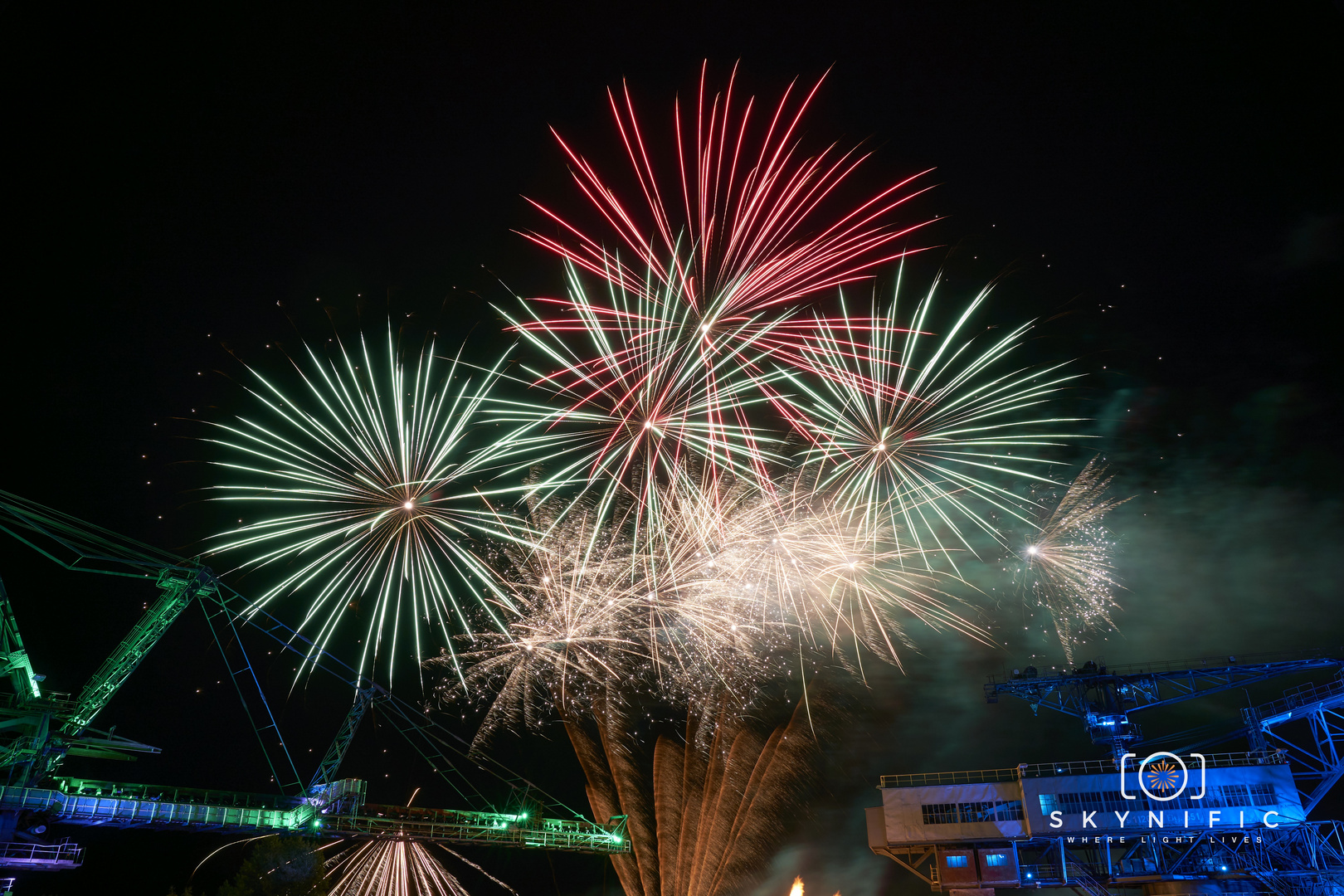 Feuerwerk - Ferropolis Stadt aus Eisen