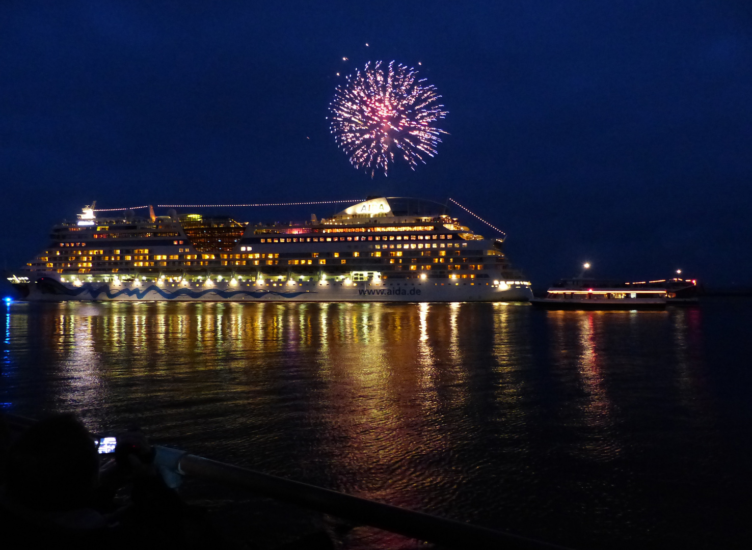 Feuerwerk für AIDAbella