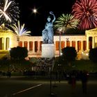 Feuerwerk hinter der Bavaria