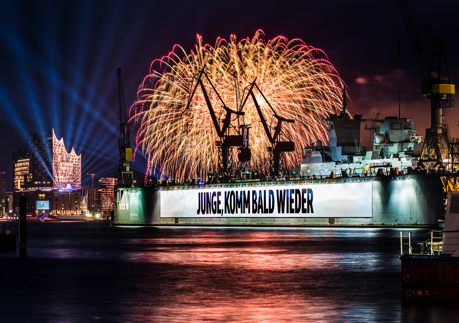 Feuerwerk im Hamburger HAfen