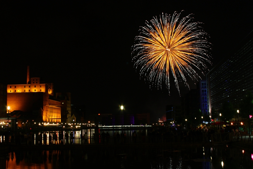 Feuerwerk im Innenhafen Duisburg