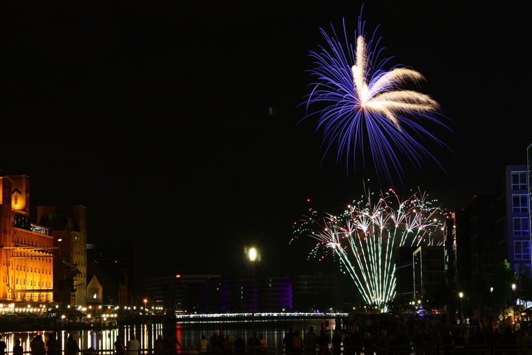 Feuerwerk im Innenhafen Duisburg