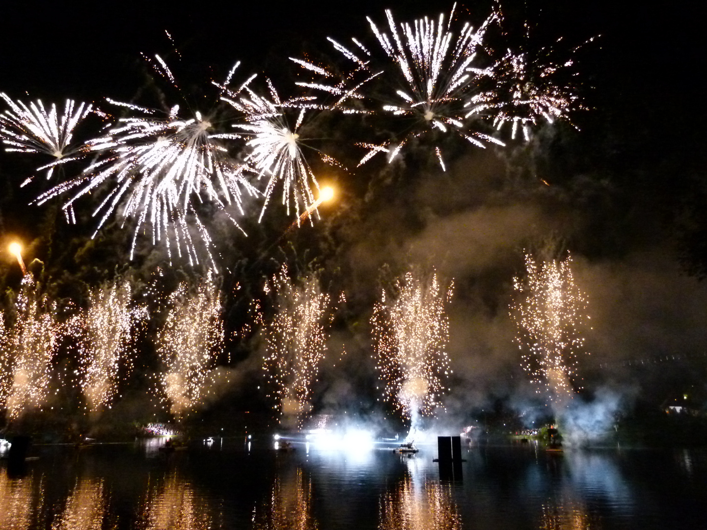 Feuerwerk im Olympia Park München