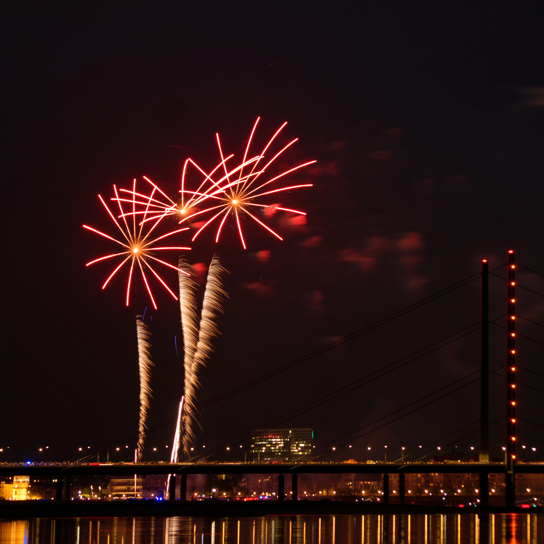 Feuerwerk  im Quadrat 