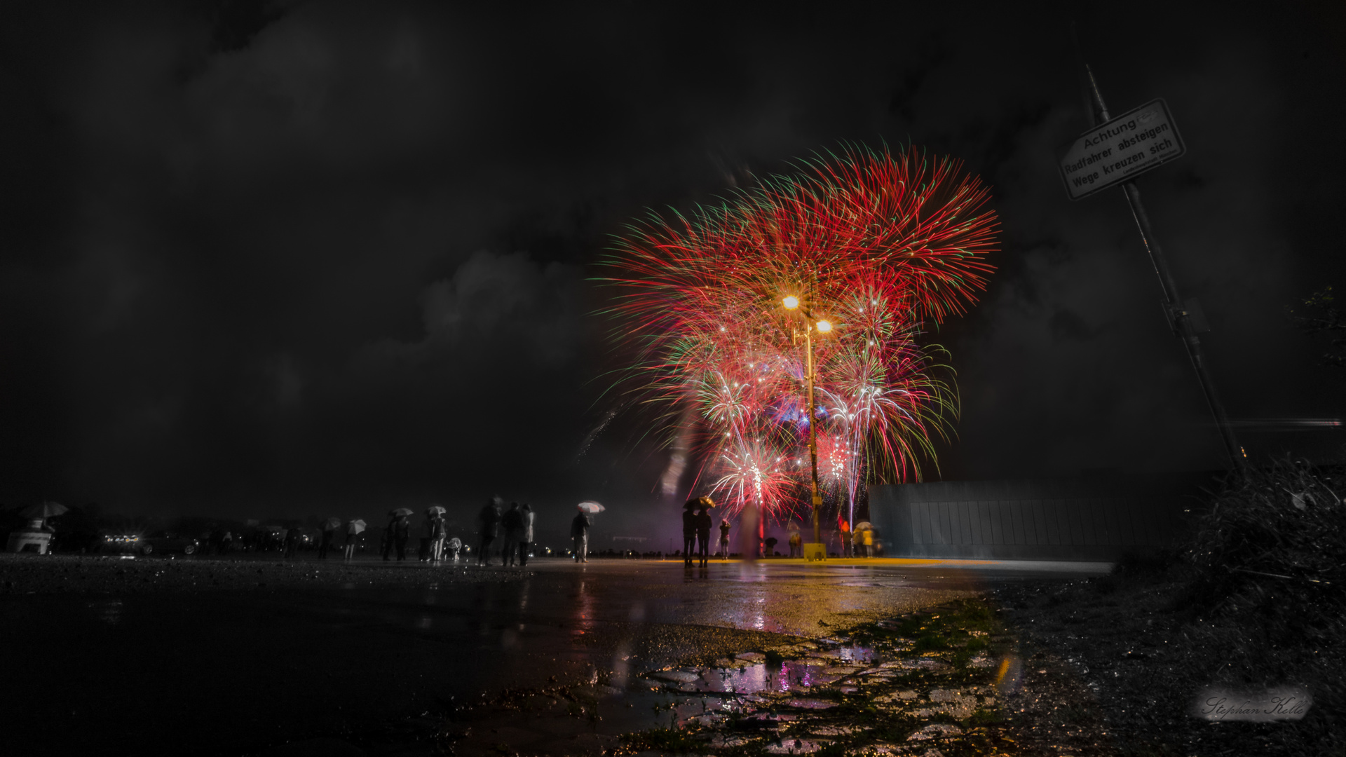 Feuerwerk im Regen