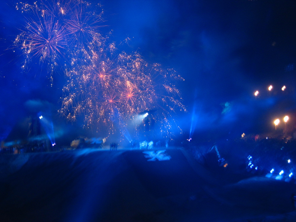 Feuerwerk im Steinbruch