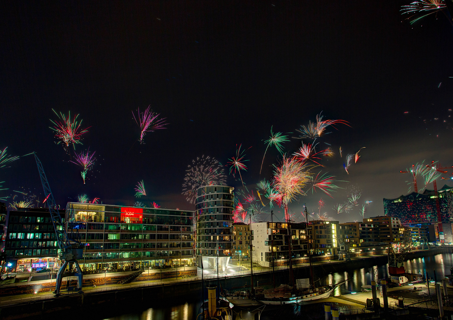 Feuerwerk in der Hafencity Hamburg