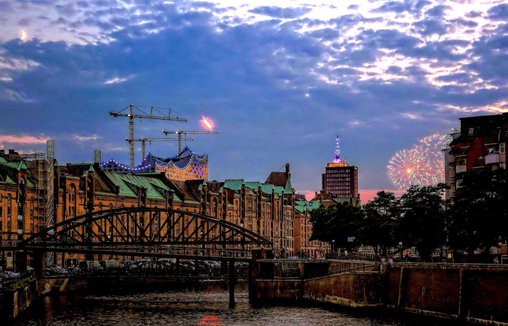 Feuerwerk in der Speicherstadt Hamburg .....