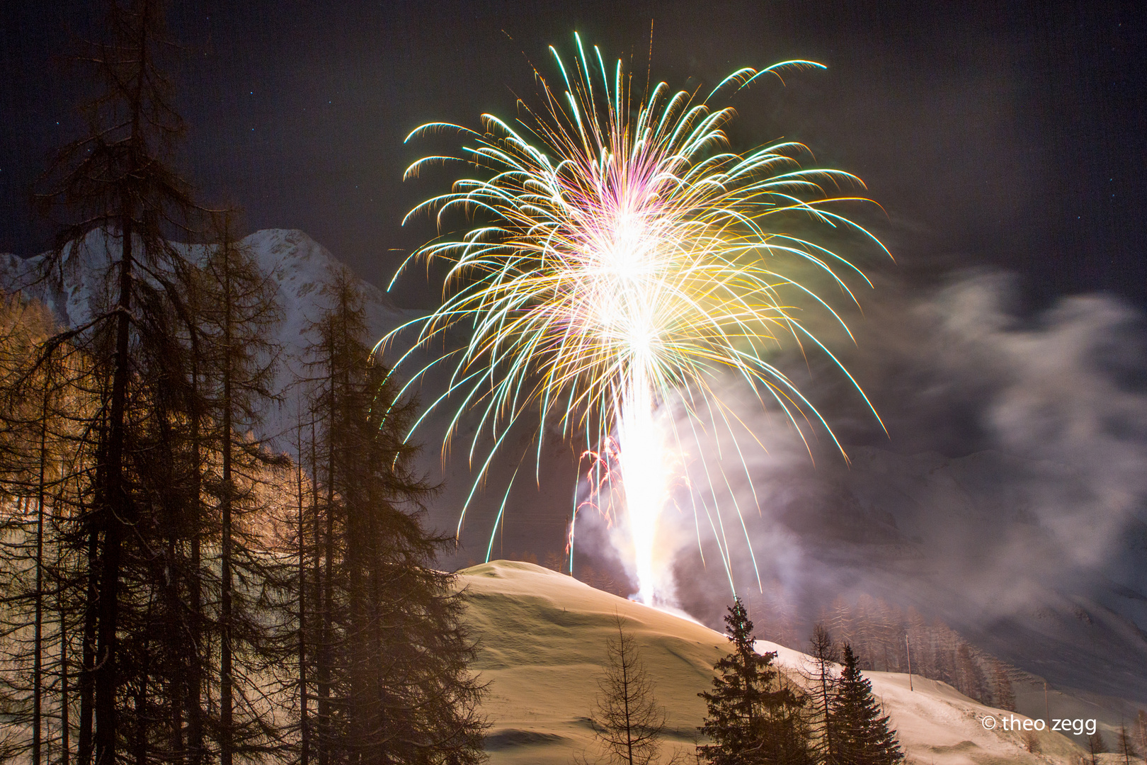 Feuerwerk in der Winterlandschaft