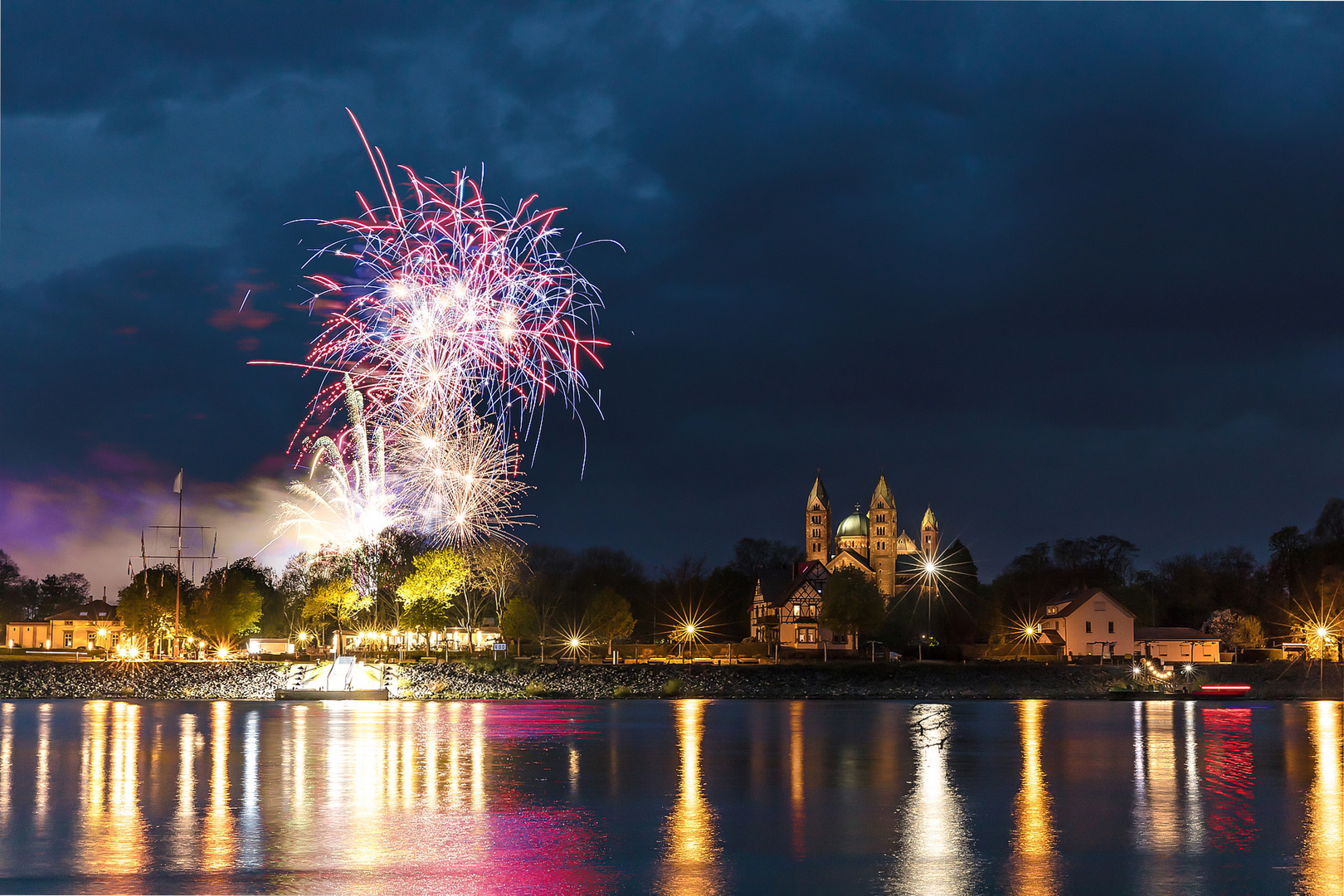 Feuerwerk in Speyer Foto Bild deutschland europe Feuerwerk in Speyer Foto Bild deutschland europe