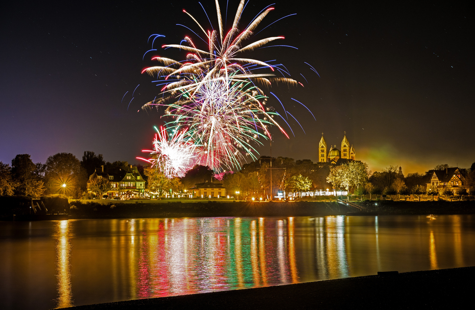 Feuerwerk in Speyer zur Herbstmesse