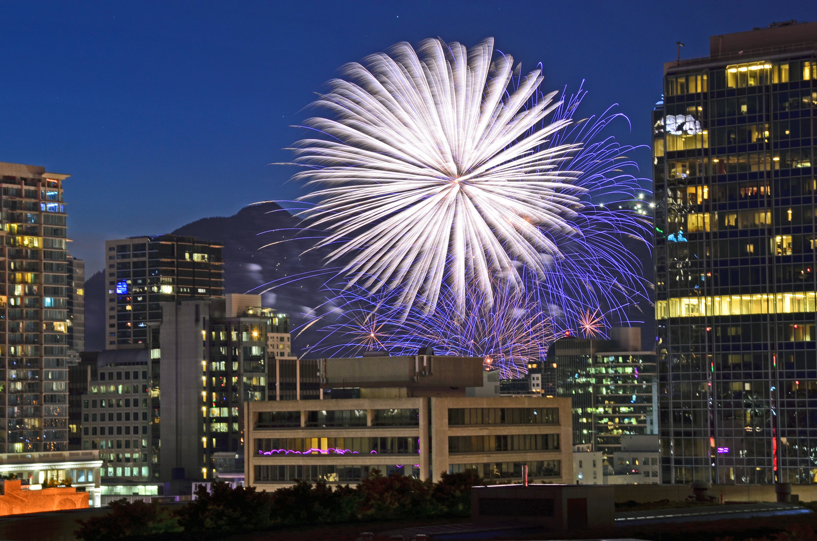 Feuerwerk in Vancouver downtown Canada day II