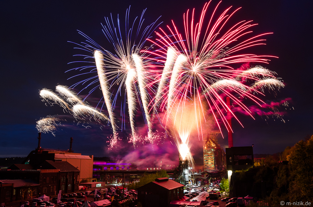 Feuerwerk inmitten der Henrichshütte Hattingen