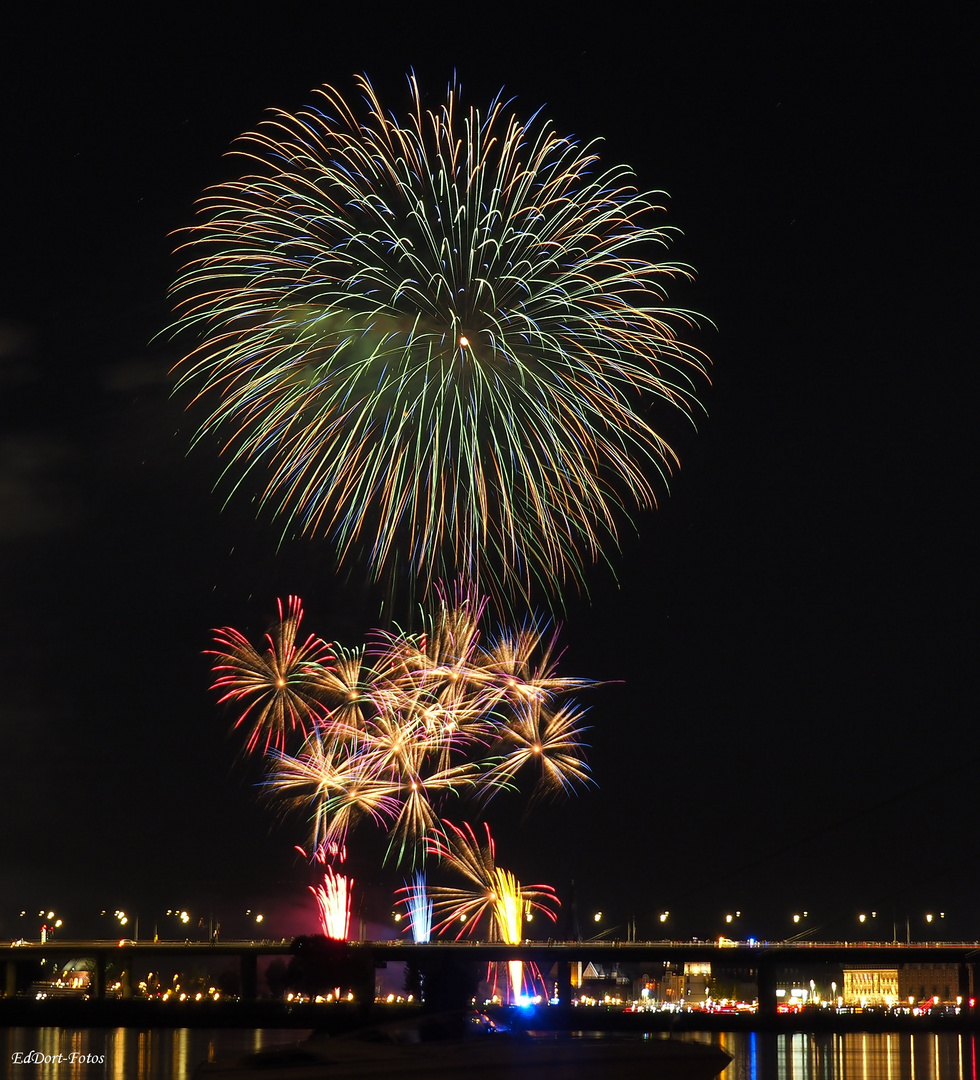 Feuerwerk Japantag Düsseldorf 