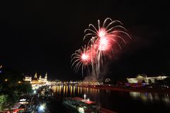 Feuerwerk-Rot zum Stadtfest Dresden 2013